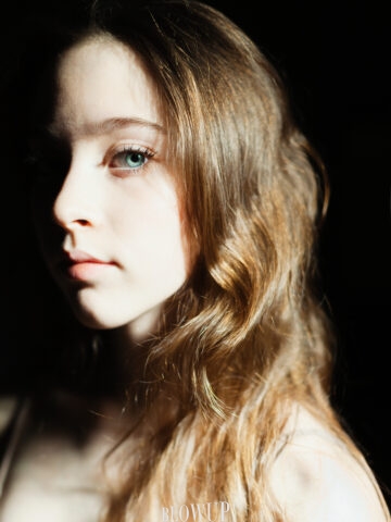 R