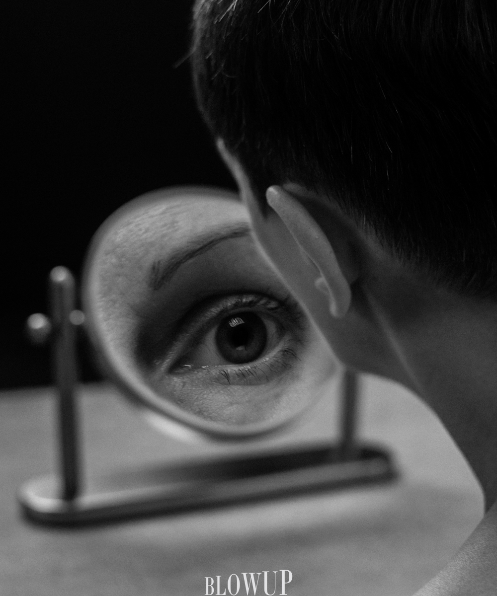 Reverse Gaze